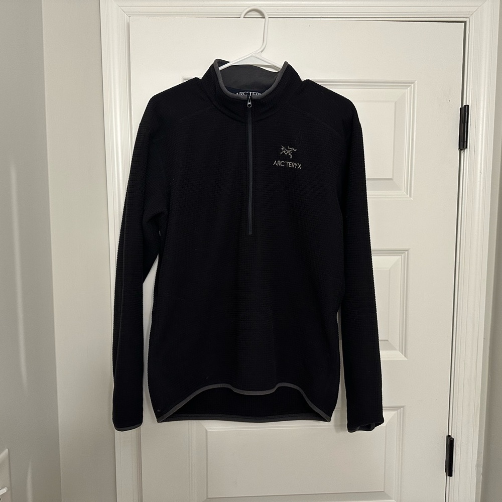 Arc'teryx Men's Black vintage fleece quarter zip sweater.